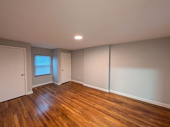 5th image of 2295 Willamont Ave