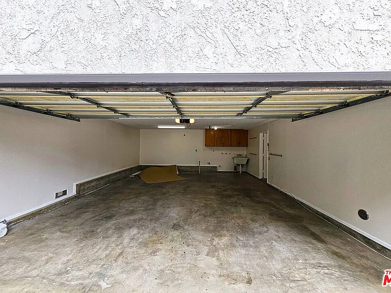 2251 Maurice Ave — Photo 33
