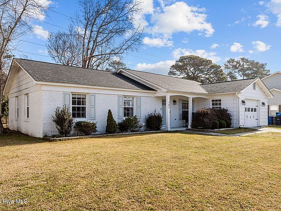 4th image of 303 Greenbriar Drive