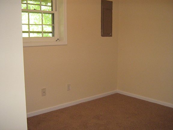 4th image of 715 Fleetwood Dr