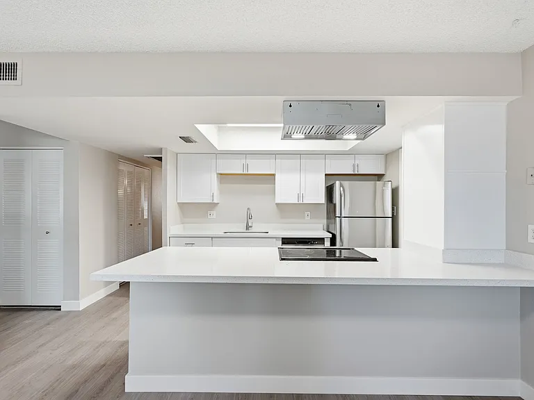 1867 E Alameda Dr — Photo 4