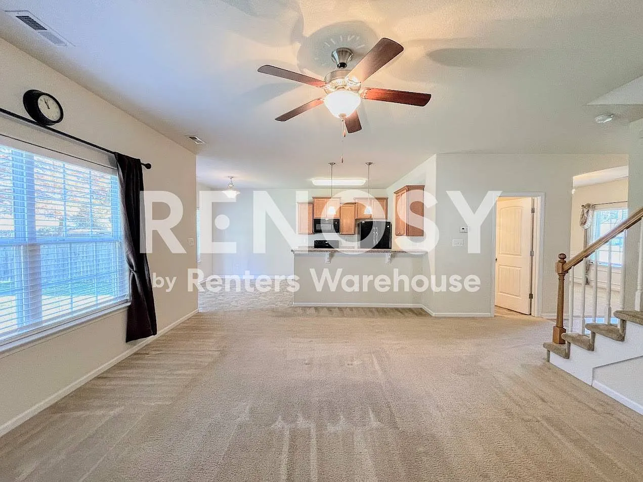 Beautiful 4-Bedroom Home with Spacious Fenced Backyard! — Photo 4