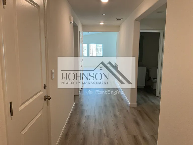 2456 Enantio St — Photo 2