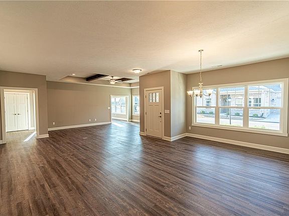 3rd image of 2326 Saddle Dr
