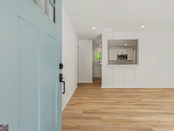 4th image of 3464 Spring Cir