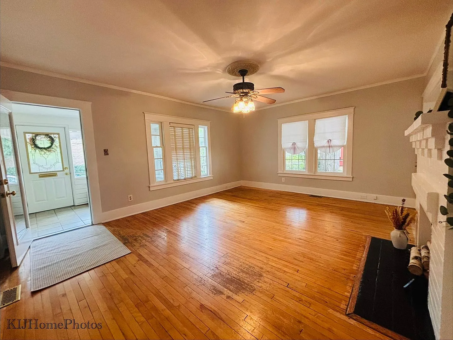 Charming 2BR/2BA Bungalow in Takoma Park — Photo 3