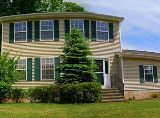 35 Lancaster Ct, Middletown, CT 06457