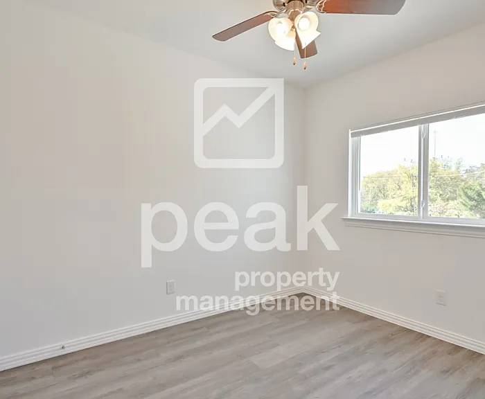 302 Byron St — Photo 11