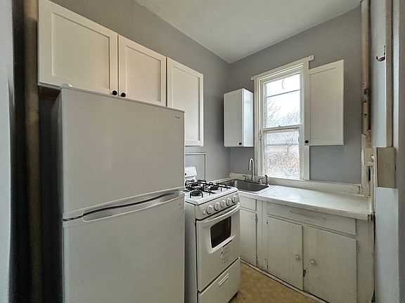 5th image of 597 W Philadelphia St Fl 2R