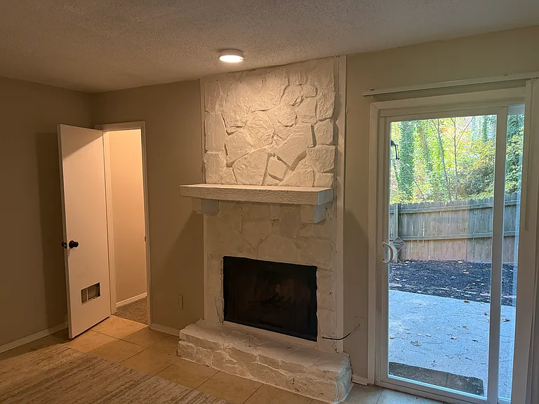 6473 Klinect Ct #D — Photo 20