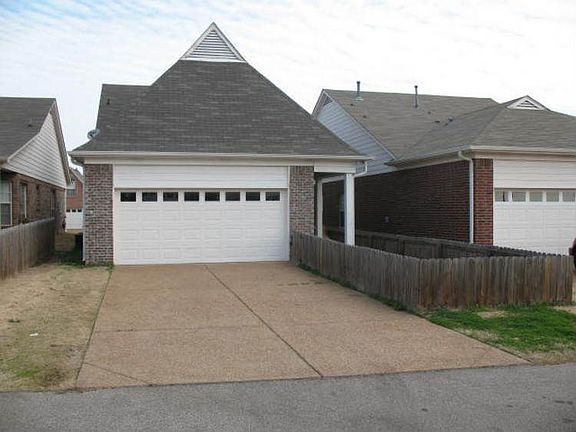 rear loading garage/ fenced area