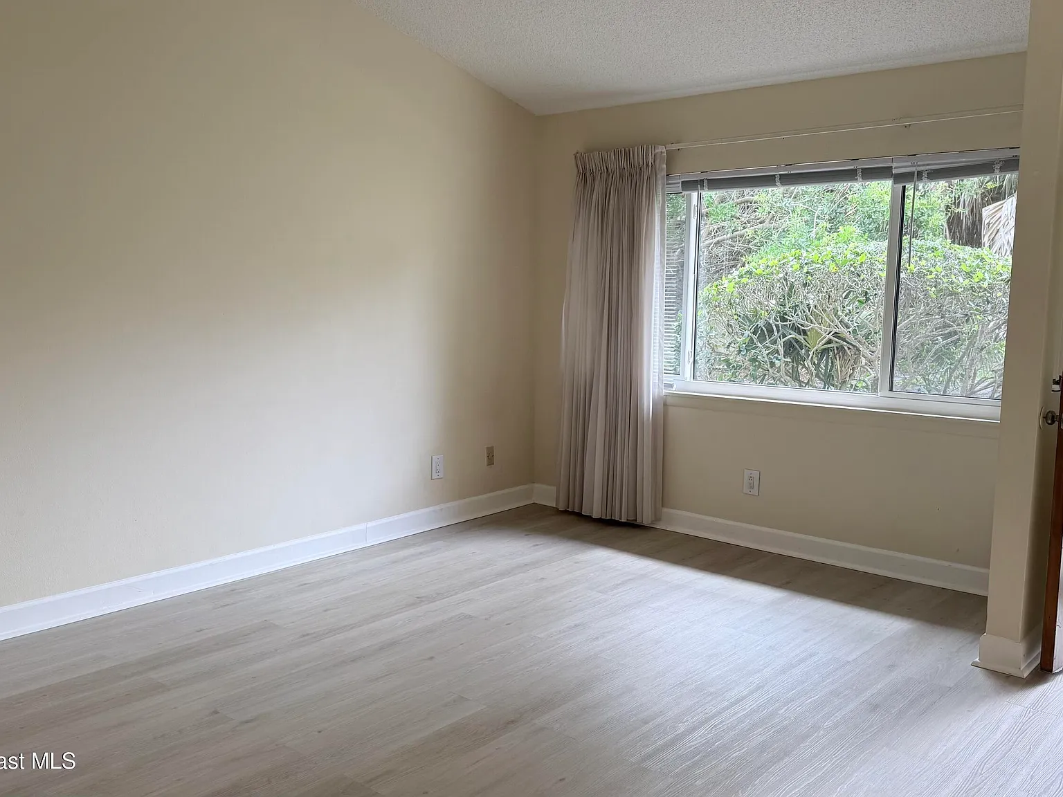 2 bed, 2.0 bath, 1011 sqft, $2,200 — Photo 3