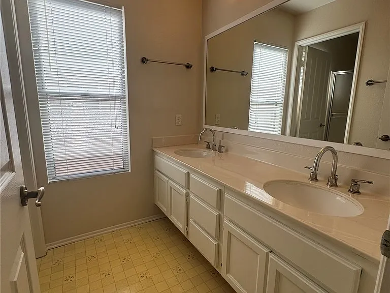 2121 Sun Ridge Dr — Photo 13