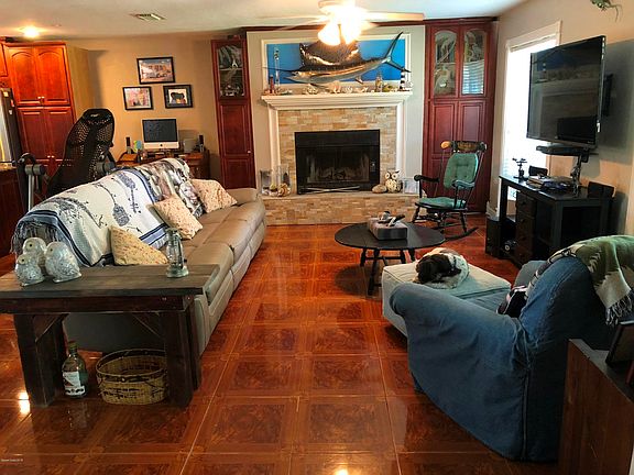 8AB51F64-1698-4EB4-B85F-0B757F4812B2