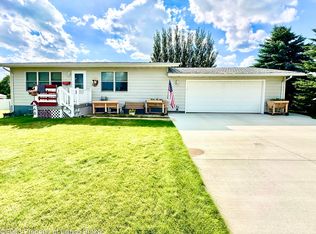 1087 Alder Ave, Dickinson, ND 58601