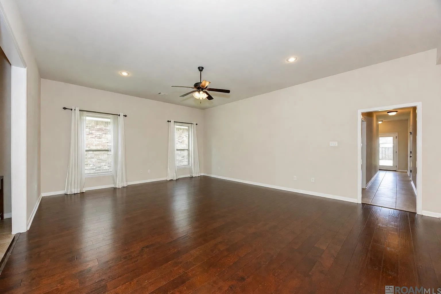 3 bed, 1973 sqft, $2,500 — Photo 4