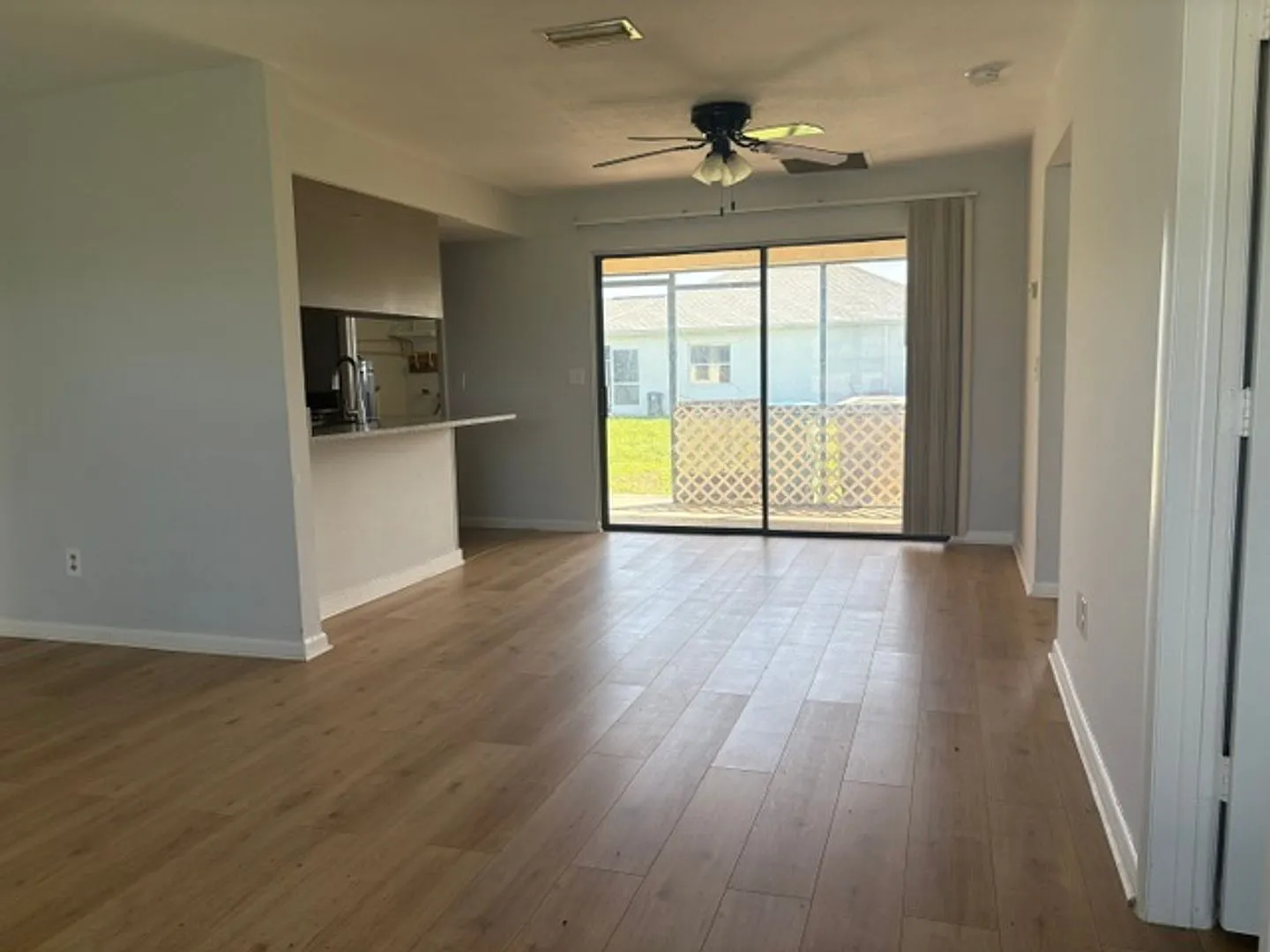 1110 Se 9Th Ct — Photo 4