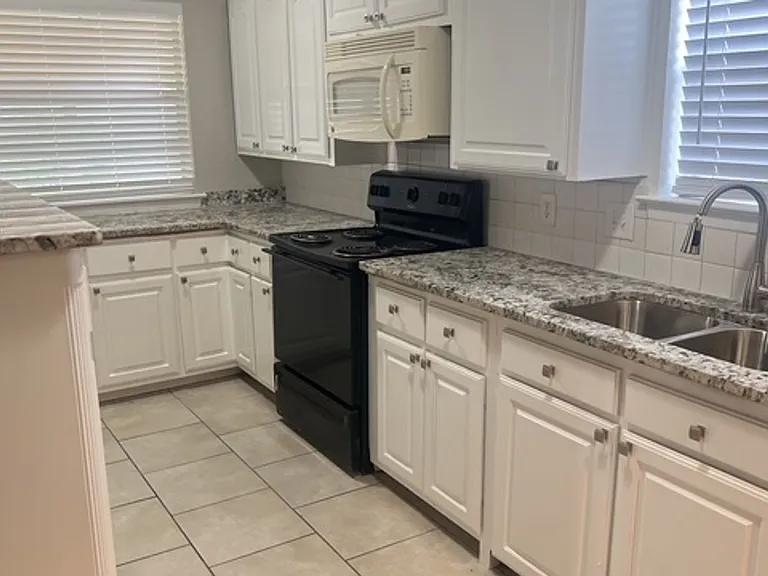 5809 Lance Ct — Photo 10