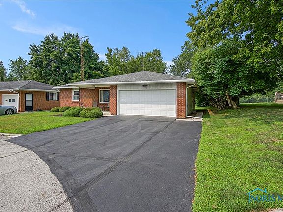 3rd image of 727 Berkshire Dr