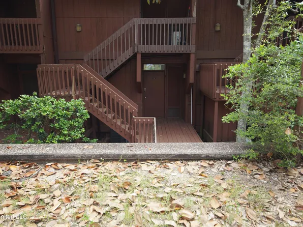 131 Lakeside Villa #E, Diamondhead, MS 39525