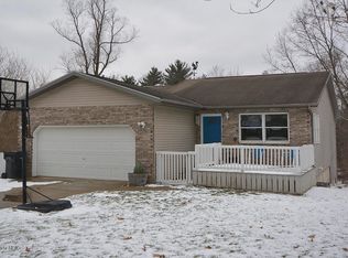 36504 Valley Dr, Paw Paw, MI 49079