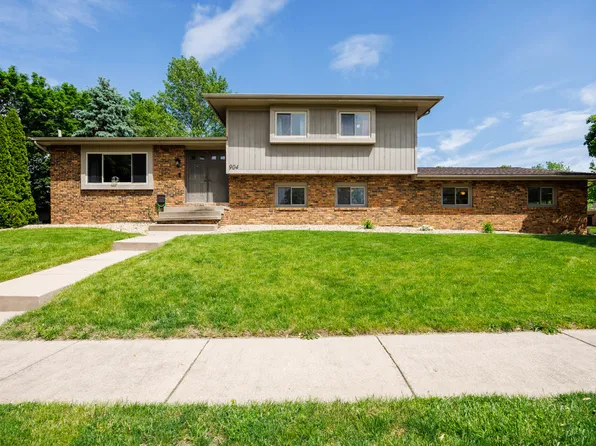 904 Broadmoor Dr, Bloomington, IL 61704