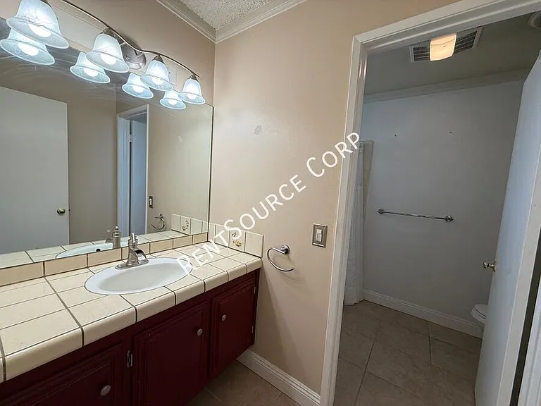 2522 Marcella St — Photo 14