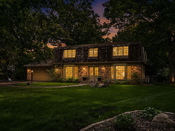 4th image of 2919 Troy Ln N