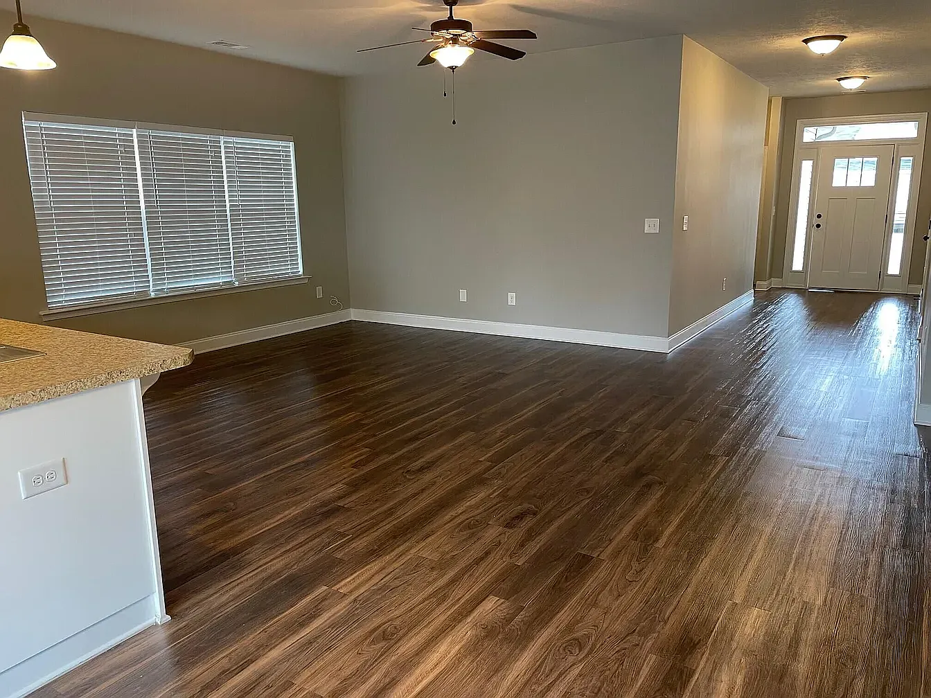 4 bed, 1672 sqft, $1,950 — Photo 2