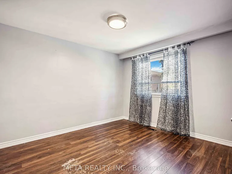 94 Greenock Ave — Photo 3