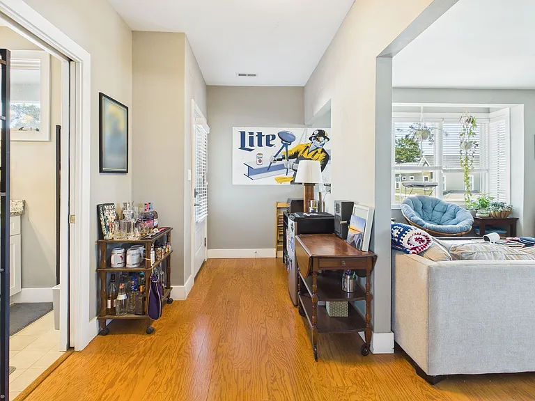 2028 W Cary St #4 — Photo 6