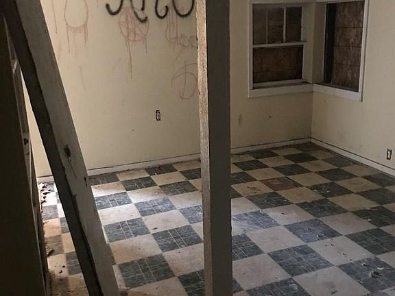 2nd image of 810 N Salem Ave