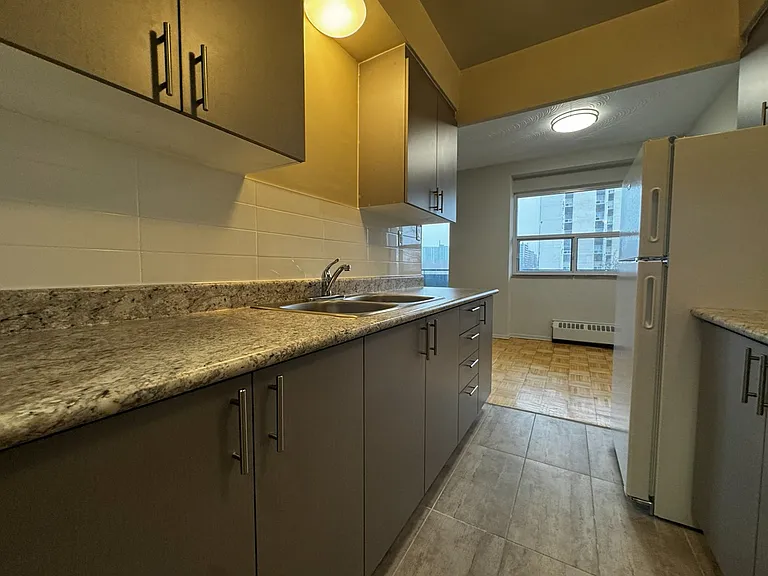 898 Jane St — Photo 11