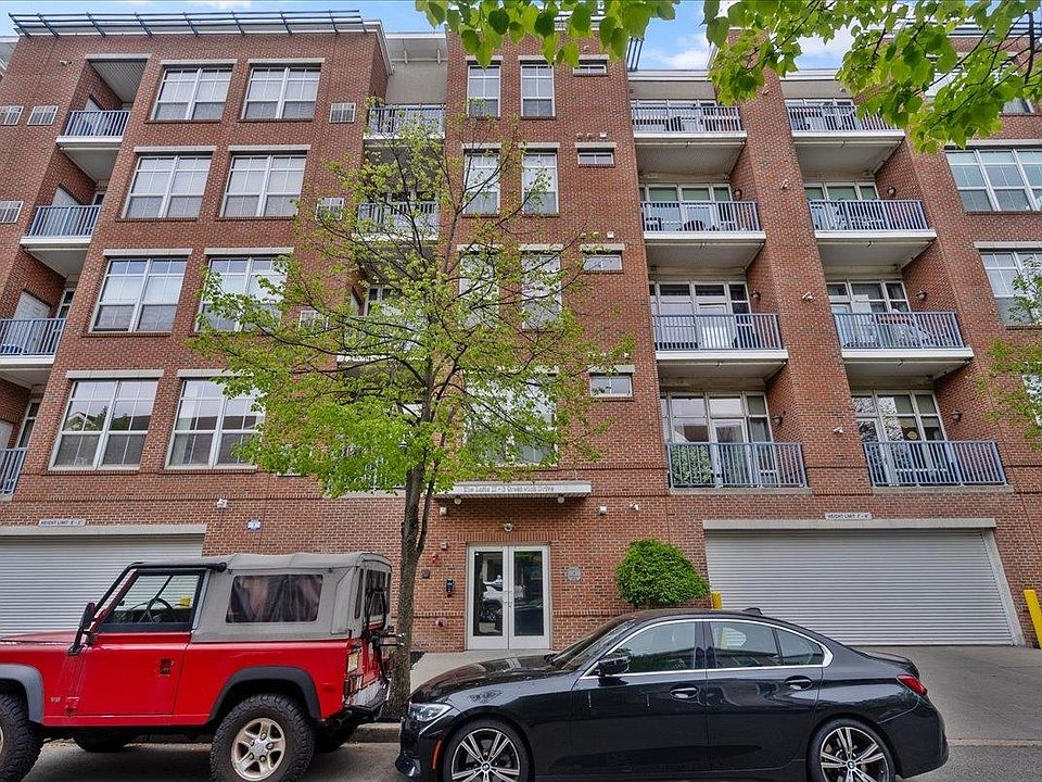 1st image of 3 Greenwich Dr APT 85