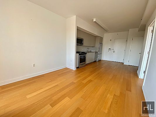 4th image of 534 Carlton Ave #618