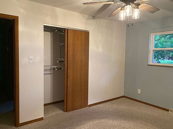 4th image of 122 W Harris St