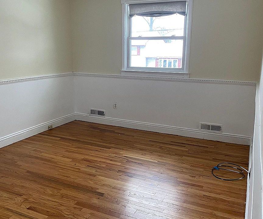 1st image of 207 Holly Dr