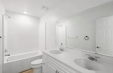 4 bed, 1655 sqft, $4,350 — Photo 3