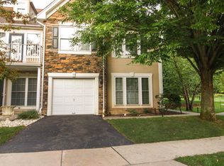 33 Peach Tree Ln, North Haledon, NJ 07508