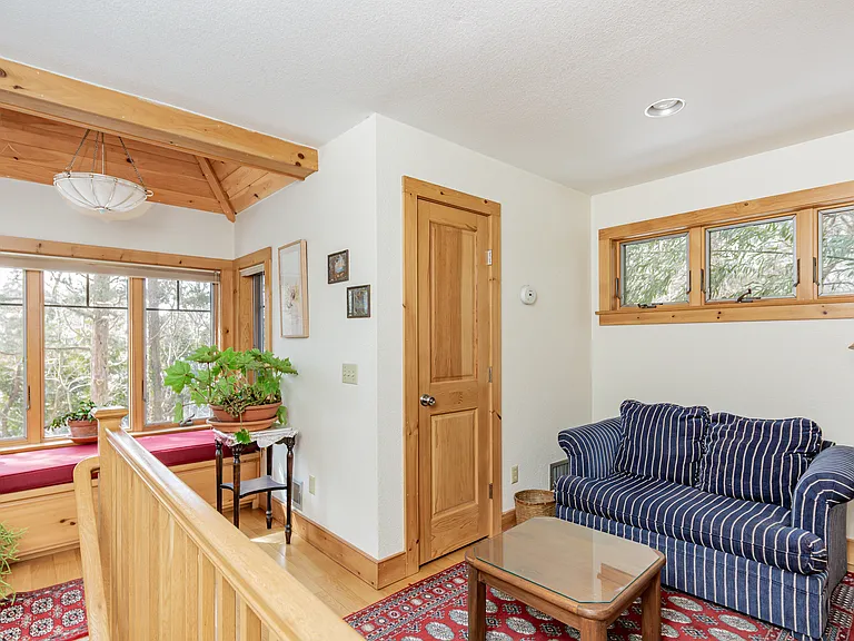 137 Norfolk Dr — Photo 17