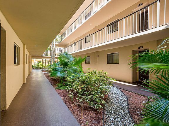 4th image of 5220 Las Verdes Circle #108