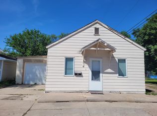 612 N Washington St, Grand Island, NE 68801