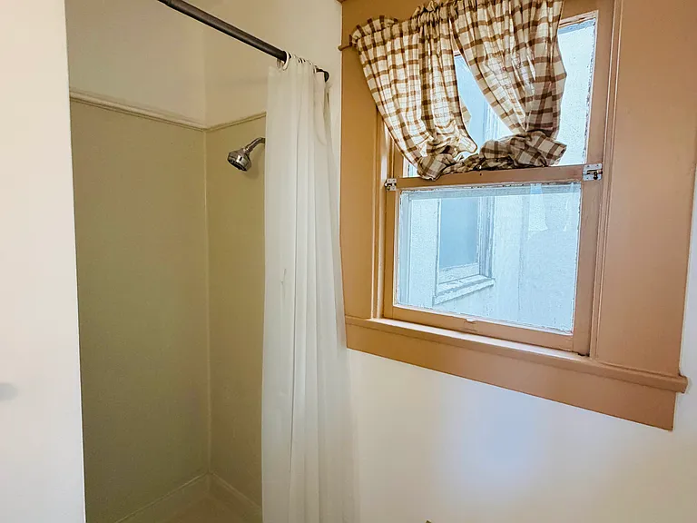 41 S San Joaquin St #7 — Photo 7