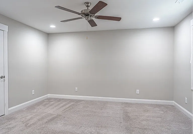 643 Lilac Ln — Photo 16