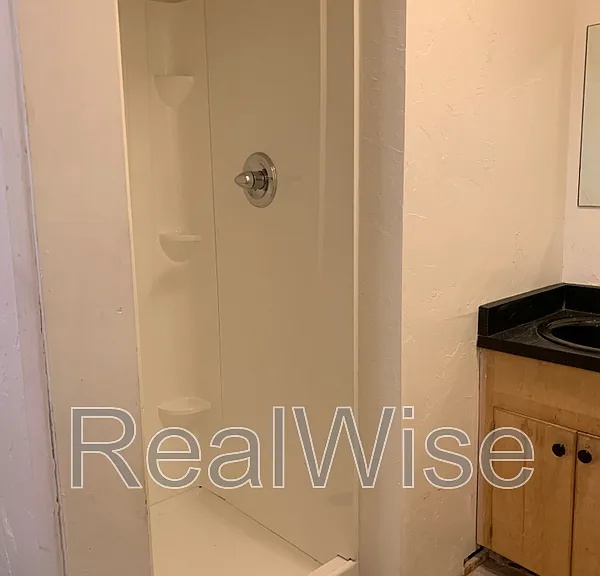 860 Glendale Ave — Photo 11