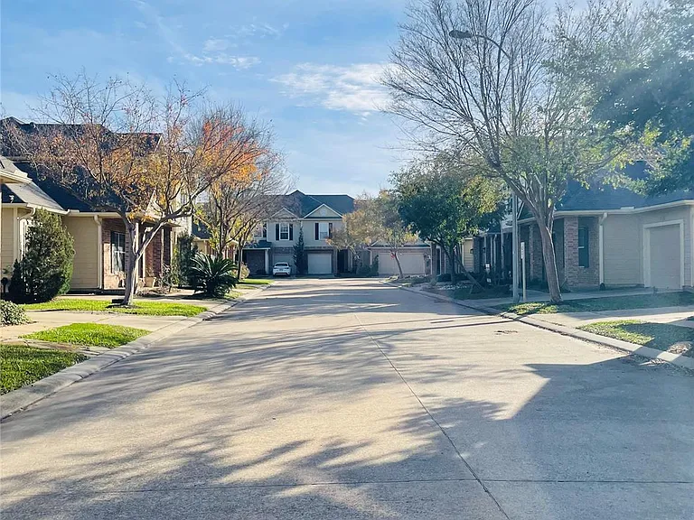 815 Sterling Creek Cir — Photo 17