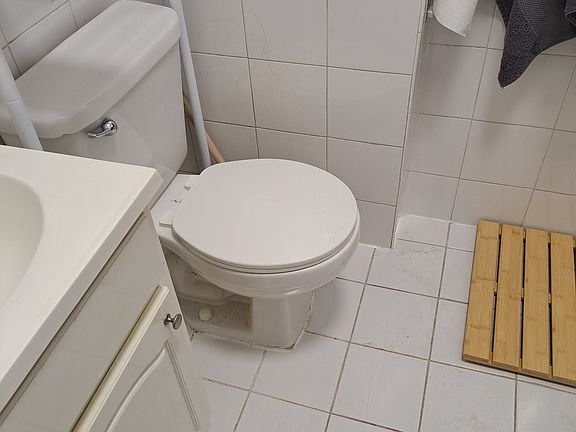 5th image of 216 W 100th St APT 708