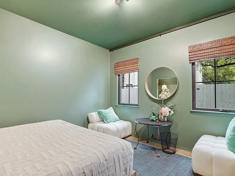 815 Annie St W — Photo 18