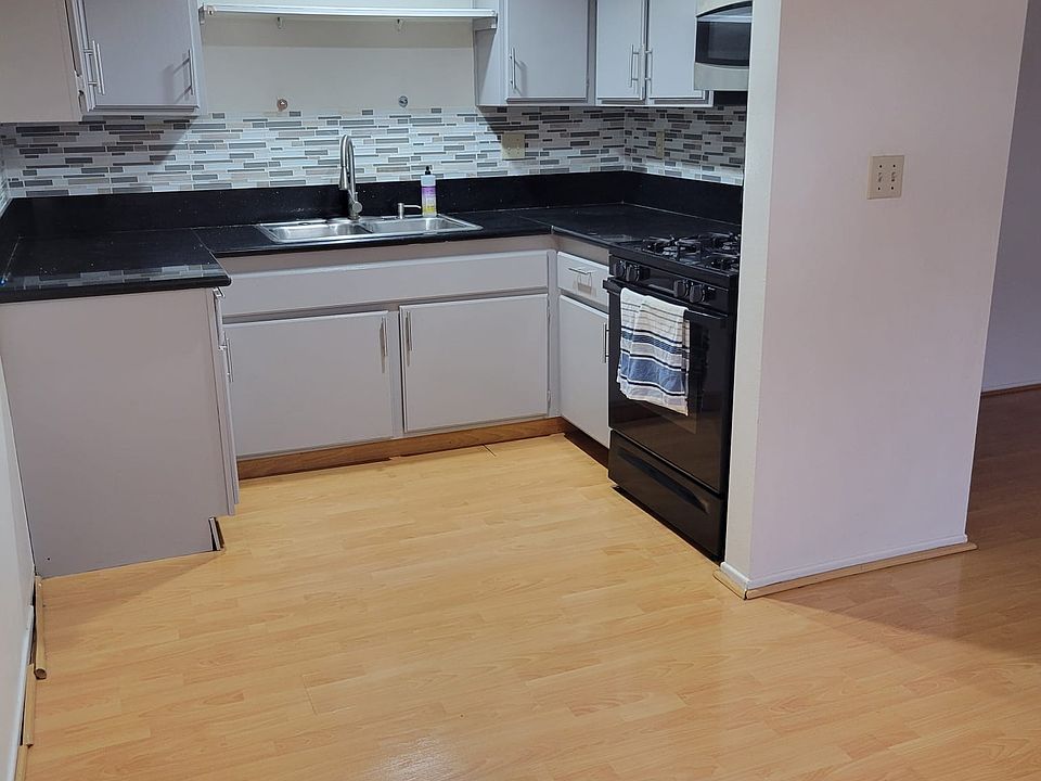 1st image of 330 E Cypress St APT 204
