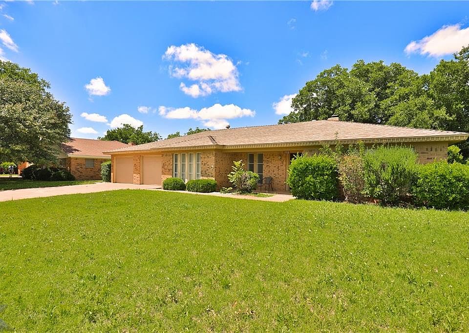 1st image of 2918 Robertson Dr